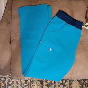 Worn Small petite teal figs scrub bottoms